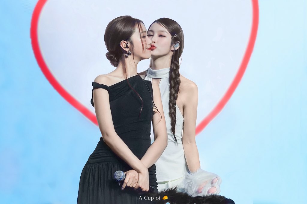 250810
🐾👩🏻‍❤️‍💋‍👩🏻

NAMTANFILM HK STARRY NIGHT
#NamtanFilm1stFMinHongKong
#น้ำตาลฟิล์ม #NamtanFilm
#namtantipnaree #filmracha