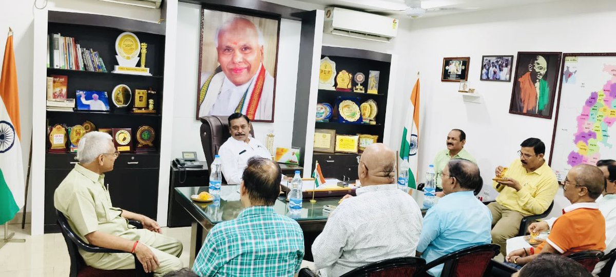 आज स्वतंत्रता दिवस के मौके पर  चांपा स्थित इंटक  भवन में ध्वजारोहण किया।

इस मौके पर इंटक के कार्यकर्ता मौजूद रहे।

जय हिंद 🇮🇳
#IndependenceDayIndia2025