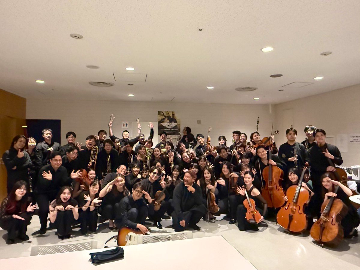 iApple10s's tweet photo. トップガンシネマコンサートに出演させていただきました✈️
昼夜公演の間に、いつもいつもお世話してくれる日奈子ちゃんとカヌレが乗ったアイスを食べ、(パネルの)トム様とお写真も撮らせていただき大満足🥰
また皆様とご一緒出来ますように💐✨
#TOPGUN
#topgunmaverick https://t.co/B2fcz13JHc