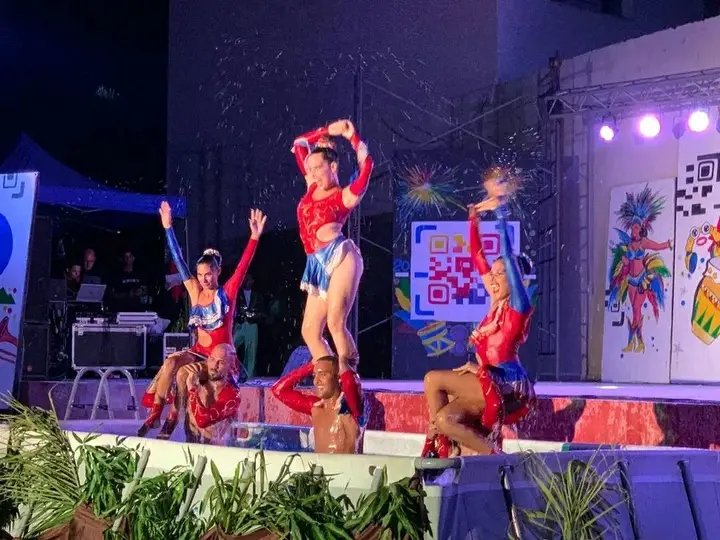 de_la7043's tweet photo. Gala inaugural en la plaza Camilo Cienfuegos  de las Fiestas Populares #Holguín 2025, del 14 al 17. #VeranoSiempreJoven #HonorHolguinero
#SomosCulturaHolguín https://t.co/wwlg12GBE1