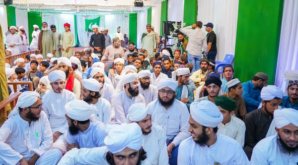 Glimpses from the ‘Youm-e-Azadi’ program with Maulana Imran Attari, aired on Madani Channel.
#MaulanaImranAttari