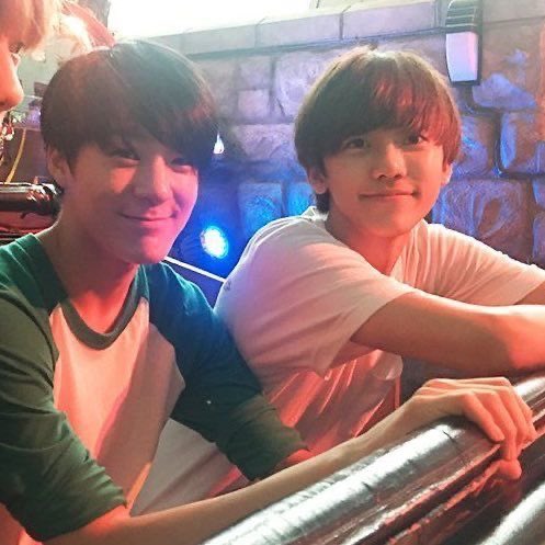 nosushidesu's tweet photo. "how is he?"                        "he's still with me" https://t.co/yd56M7U7FG