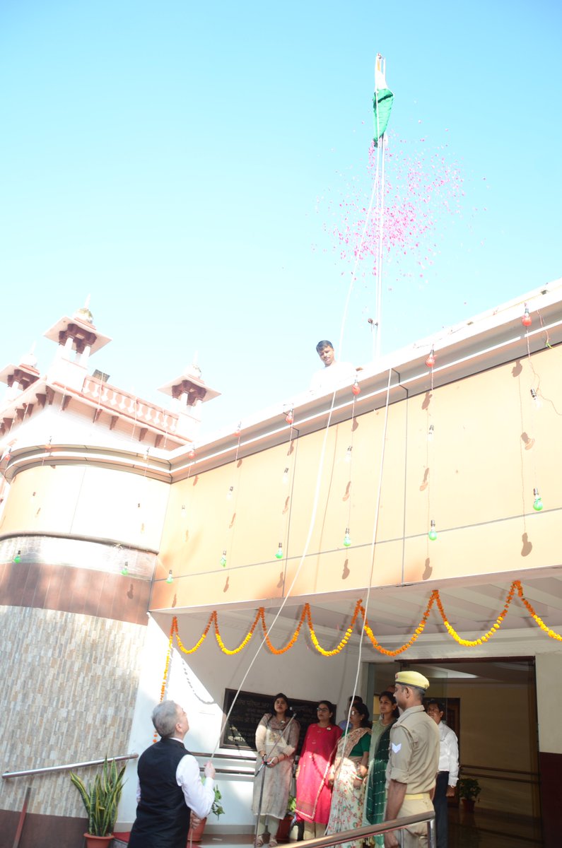 BoardofRevenue's tweet photo. 79 वें स्वतंत्रता दिवस के समारोह पर श्री अनिल कुमार,अध्यक्ष  राजस्व परिषद ने राजस्व परिषद परिवार को संबोधित किया ,समस्त देश वासियों को बधाई दी l https://t.co/mjUnx7ZN2s