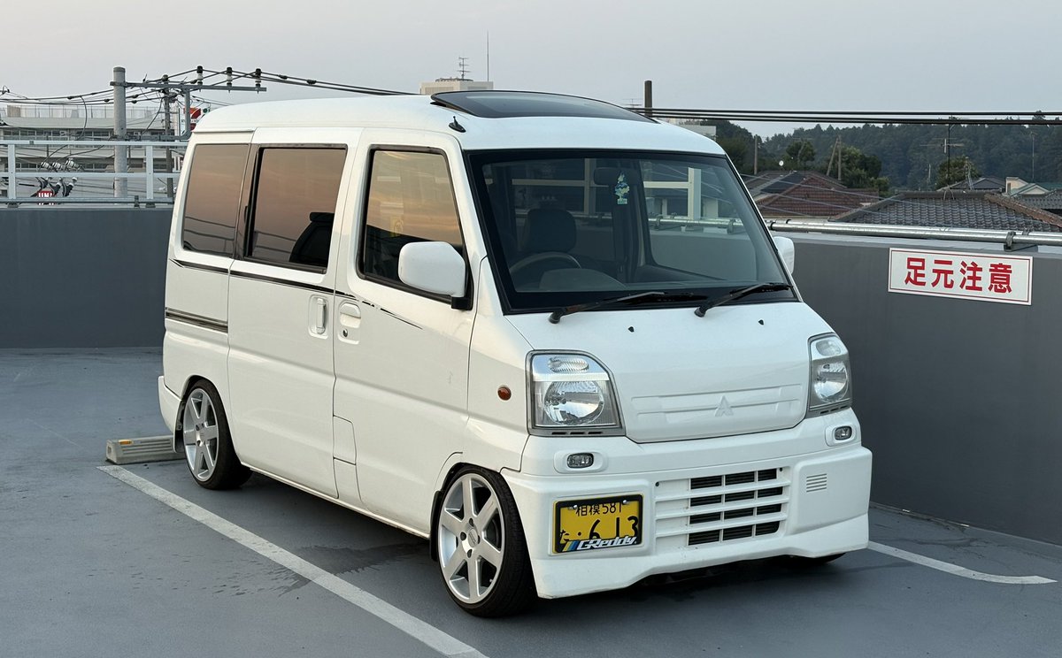 #前期モデルのクルマしか上げちゃダメ

壁に激突したエボ6みたいな顔したミニキャブ（タウンボックス）は初期だけのレア顔

三菱アルアルの前期はキモ顔

そして4気筒20バルブターボエンジンを積んでるのも初期だけ（早口）