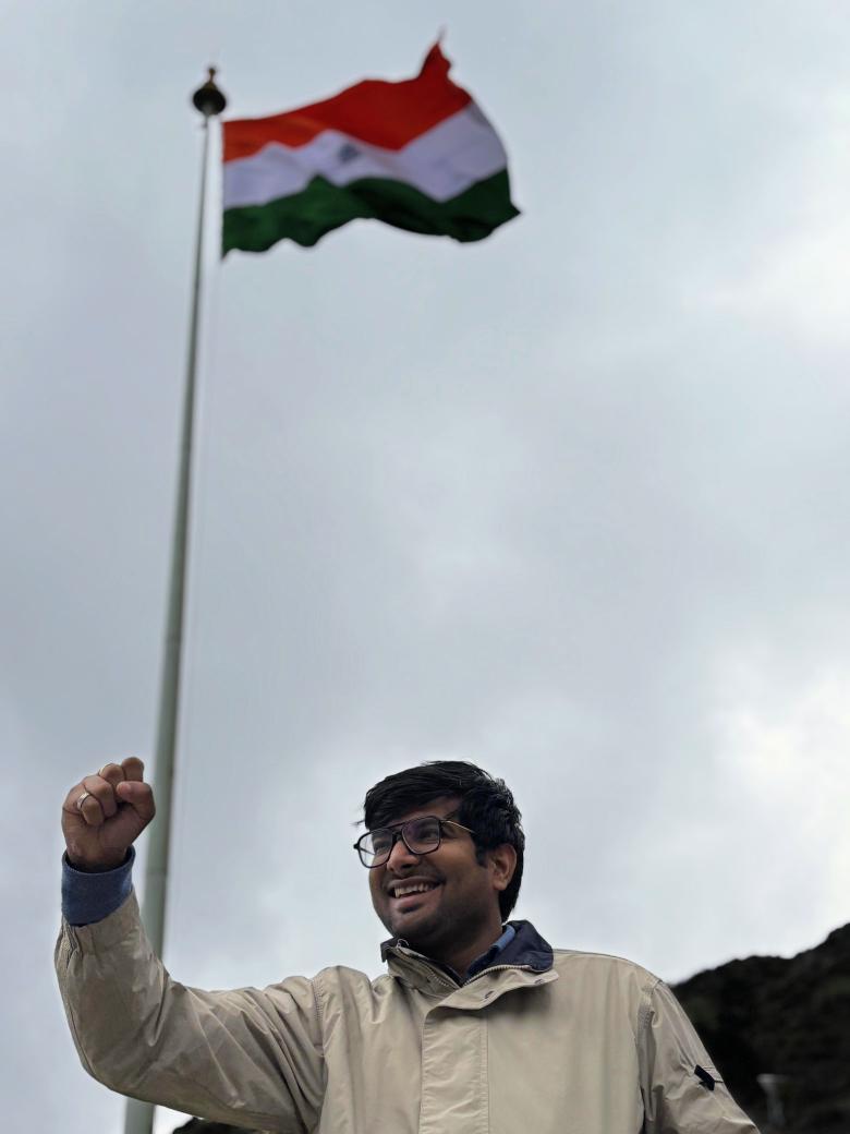आज़ादी सिर्फ़ एक दिन का जश्न नहीं, बल्कि हर दिन का संकल्प है. 

जब मन भी उतना ही मुक्त हो जितना कि देश,  जब हर व्यक्ति को बराबर अवसर मिले, जब बिना दबाव के जी सकें, बिना भेदभाव के आगे बढ़ सकें और जब 'अलग सोचना' भी सुरक्षित हो.  

#स्वतंत्रता_दिवस_की_हार्दिक_शुभकामनाएं  🇮🇳