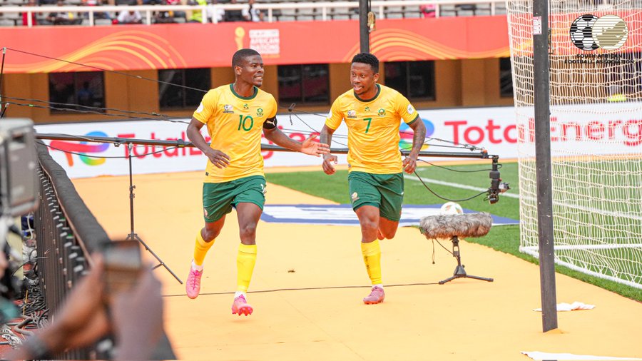 UnplayableZA's tweet image. 𝗠𝗔𝗧𝗖𝗛𝗗𝗔𝗬 ‼️

#Bafana 🇿🇦 🆚️ Niger 🇳🇪 

⏰ 19H00
🏟 Mandela National 🇺🇬 
📺 SABC+ 

#UNPLAYABLE
