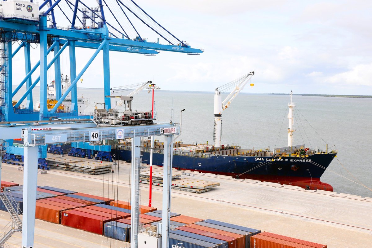 Kenya_Ports's tweet image. MV Gulf Express docks at Port of Lamu on a maiden voyage with operations currently ongoing.

Lamu is scaling up operations with more vessel calls expected, boosting its role as a key hub for transshipment, and  trade  facilitator for northern Kenya and neighboring land linked…