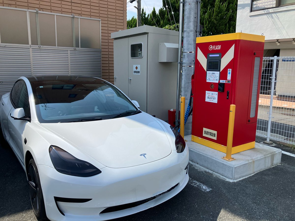 TESLA_Tomi's tweet photo. 奈良へのゴルフ帰りにちょうど良い所にFLASHがあり助かります。
青マーカーらへんにFLASHがあれば
すごく助かるんだが、何とか有りませんね。
大阪のちょうどこのへんだけ空白なんよ。
#FLASH https://t.co/W3QWuA6AeJ