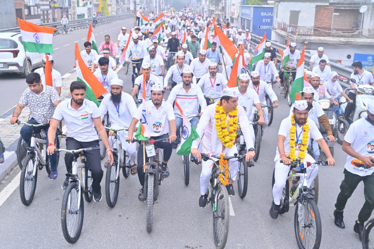 📍दिल्ली 

वोट चोरी से मिलेगी स्वतंत्रता,
जारी है तिरंगा साइकिल यात्रा 

#वोट_चोर_गद्दी_छोड़ 
#तिरंगा_साइकिल_यात्रा