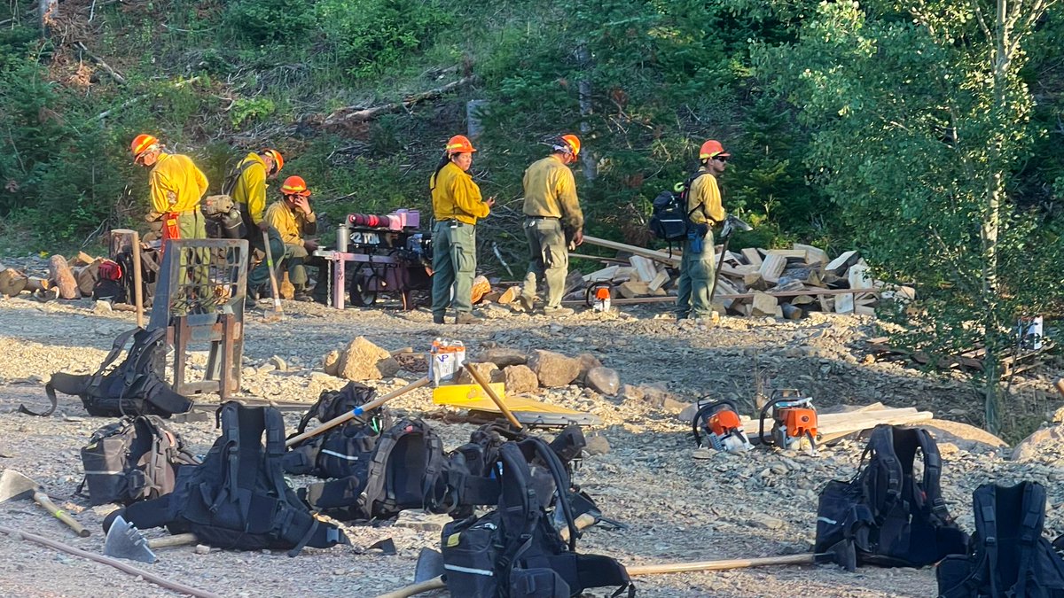 Rikki_tikki67's tweet photo. #croshofire Rio Blanco County Colorado. Firefighters cutting fire lines protecting a home… 8/13/25 https://t.co/QFxj62aSkD