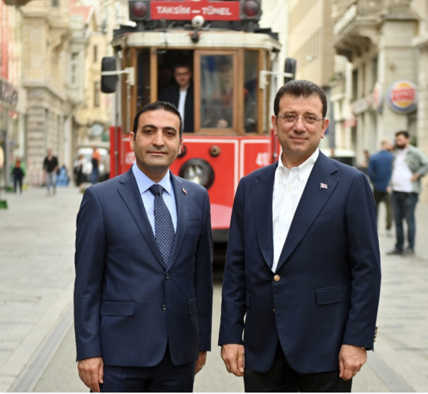 Sabah Beyoğlu belediye başkanı Güney İnan'ın gözaltına alınması ile 15 dalgada 26 belediye başkanı gözaltına alınmış oldu.

Böylece milyonlarca insanın seçme ve seçilme hakkı askıya alındı.

Yani yerel darbeler yapıldı.

(Takip tablomu paylaşıyorum)