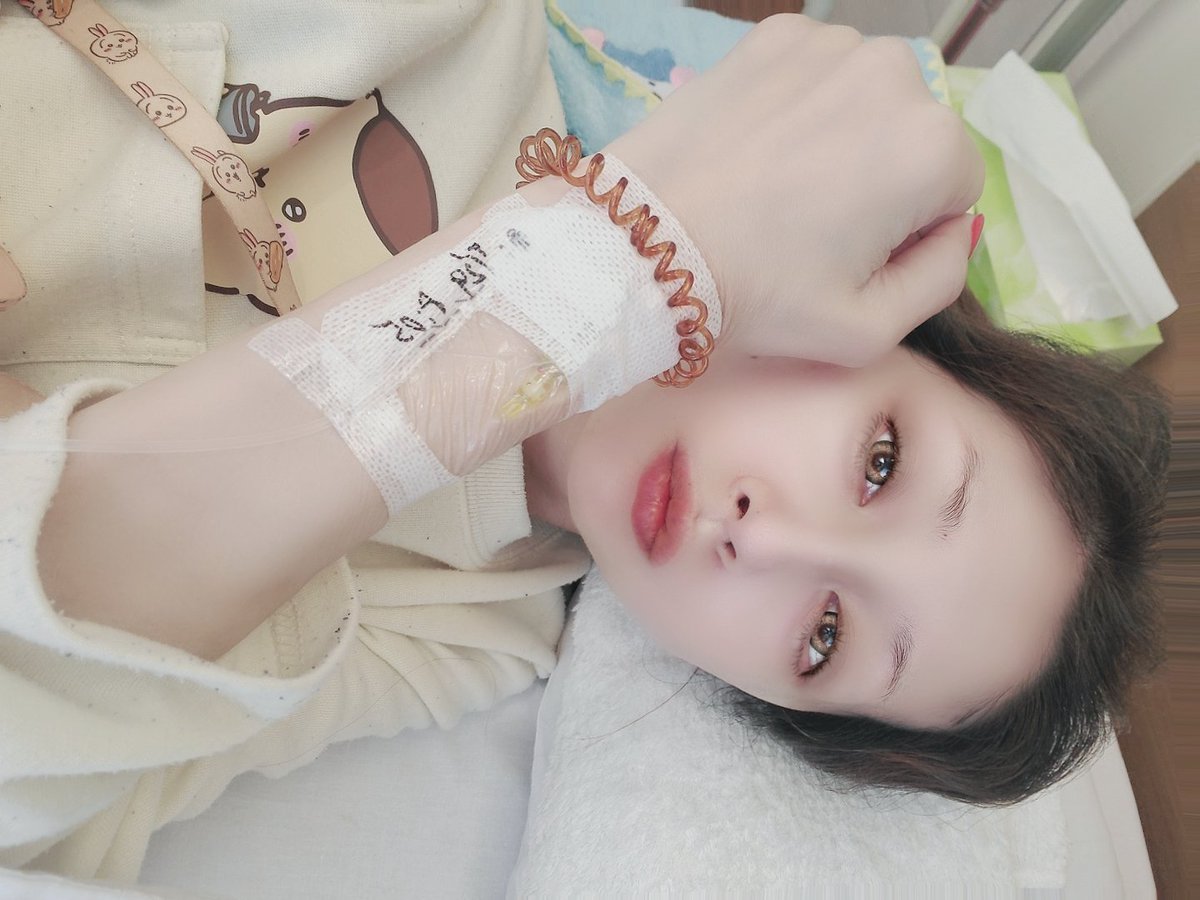 azazelmomoco's tweet photo. 負けられない闘いがここにある
闘病生活4年目こんなはずじゃなかったと心が負けそうになる時も増えた
でもいつか絶対に笑い話に変えて
皆に恩返しする
親孝行もしたい

#cancer #around50 #fighter #love #alive #lifegoeson #nevergiveup #family #peaceful #happy #まけられない戦いがここにある https://t.co/8622oFXRbC
