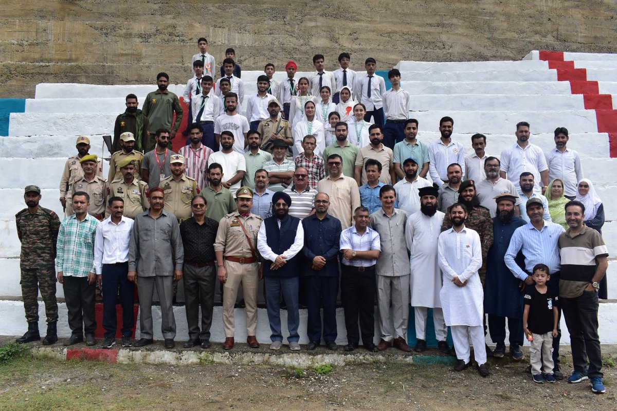 BdoMarmat's tweet photo. Independence is more than a date—it’s a responsibility. Let’s honor the past and build a better future.
Flag Hosting at GHSS Goha Marmat.
#ProudIndian #HappyIndependenceDay2025 🇮🇳 https://t.co/8z1EaML2KN