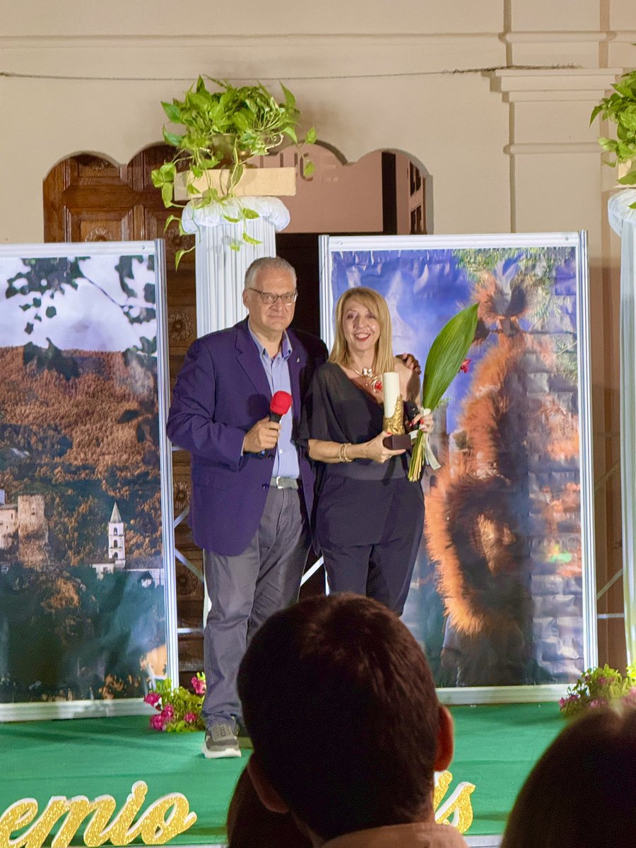 La gioia di ricevere il Premio Siris 2025 per il giornalismo e la scrittura ad Episcopia (Pz)

#riconoscimenti #basilicata #premiosiris #giornalismo