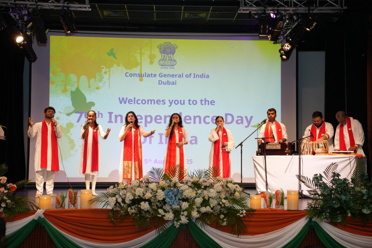 cgidubai's tweet photo. Consul General Shri Satish Sivan addressed the Indian diaspora and extended his greetings on the momentous occasion of the 79th Independence Day, followed by a colorful cultural program showcasing the nation's rich heritage.

#IndependenceDayIndia2025 #HarGharTiranga https://t.co/HBZ4ahkGrz