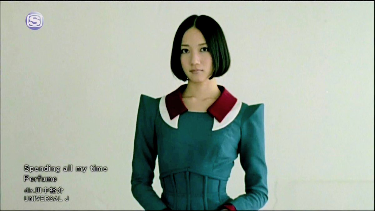 Gem_Silica's tweet photo. Spending all my time MV中過ぎか、のっちだけが画面の「こちら側」をハッキリと見つめ返す。多分見られている側の意識を持って。 問答無用でドキッとする。このワンカットで全部持ってく破壊力。こののっち、制服スカートのっちをたまらなく愛している!
#prfm
#Perfume
#のっち
#Samt https://t.co/cUWne3b00A