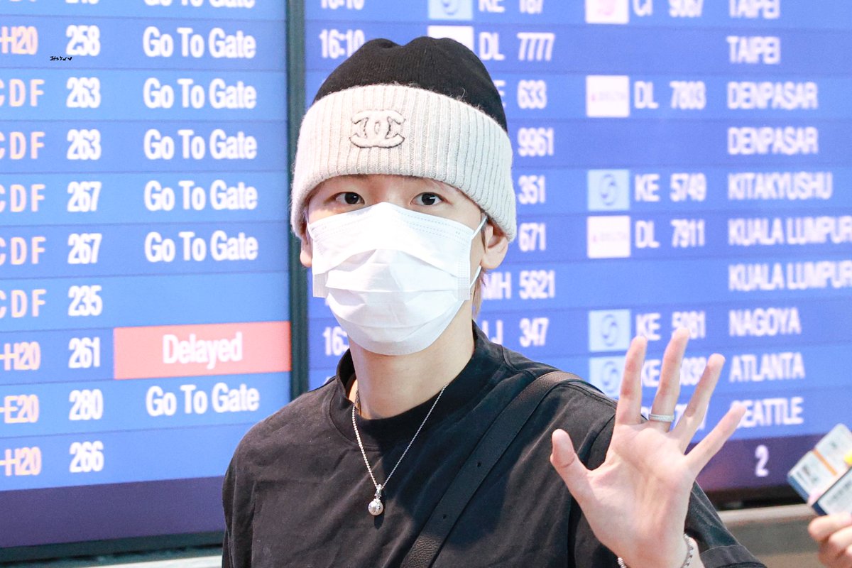 Its5o6's tweet photo. 250815 ICN 출국 #백현 #BAEKHYUN
@B_hundred_Hyun https://t.co/ZOXi8tRcFQ