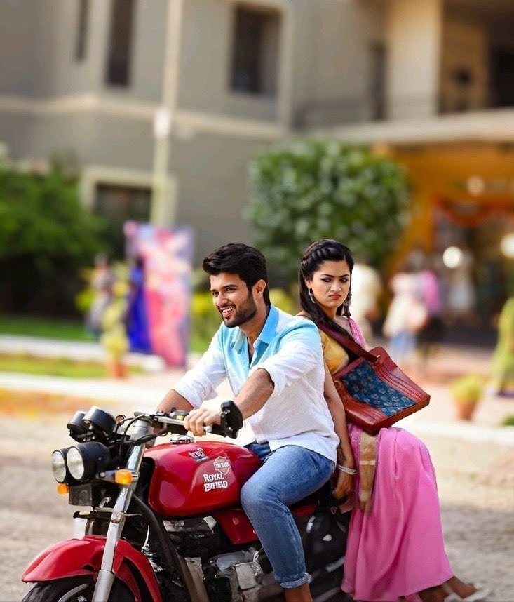Rashmika Trends (@rashmikatrends) on Twitter photo Seven Years Blockbuster of Geetha Govindam π
Reliving the magic of love, laughter, and timeless romance that stole our heartsβ€οΈ
<a href="/iamRashmika/">Rashmika Mandanna</a> <a href="/TheDeverakonda/">Vijay Deverakonda</a> <a href="/GeethaArts/">Geetha Arts</a>
#7YearsForGeethaGovindam
#RashmikaMandanna Seven Years Blockbuster of Geetha Govindam π
Reliving the magic of love, laughter, and timeless romance that stole our heartsβ€οΈ
<a href="/iamRashmika/">Rashmika Mandanna</a> <a href="/TheDeverakonda/">Vijay Deverakonda</a> <a href="/GeethaArts/">Geetha Arts</a>
#7YearsForGeethaGovindam
#RashmikaMandanna