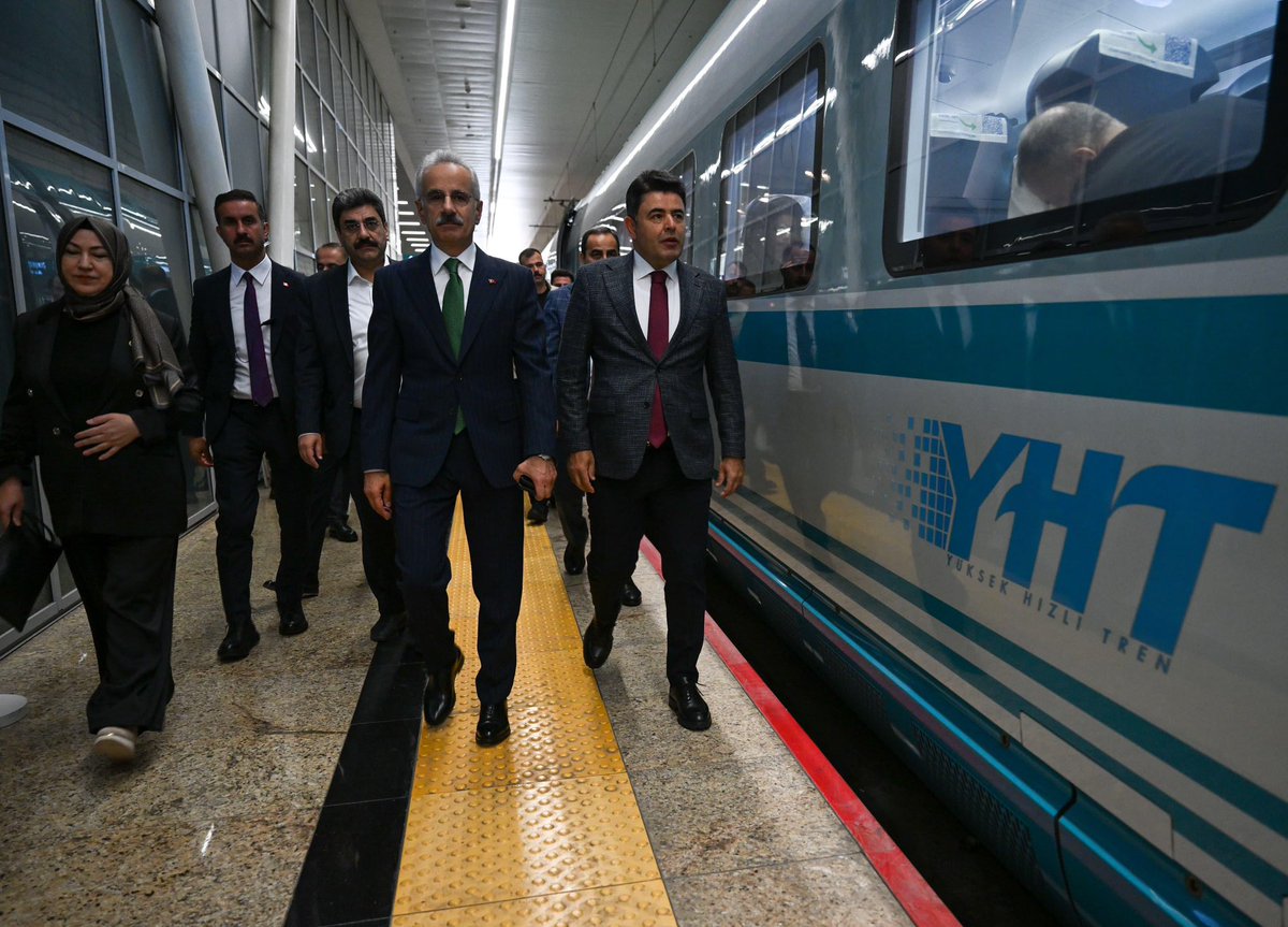 a_uraloglu's tweet photo. 📍 YHT Gar

Ankara’dan Sivas’a hızlı trenle hareket ettik. 

Yiğidolar diyarında hem gönül köprülerimizi pekiştirecek hem de TÜRASAŞ’ta düzenlenecek yerli tank vagonu teslim törenine katılacağız.

Emeğin, üretimin ve vefanın şehri Sivas’ımız için var gücümüzle çalışıyoruz…

#TürkiyeHızlanıyor 🇹🇷