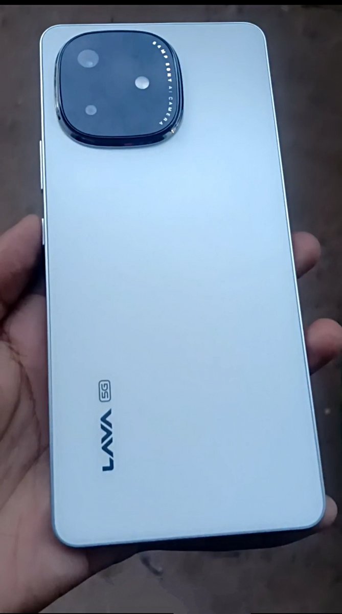 ProTechVillage1's tweet image. Lava Play Ultra 5G could be coming soon! 🇮🇳

• Dimensity 7300 ⚡
• 64MP Sony Main + 2MP Secondary 📸
• 120Hz Flat AMOLED 🖥️
💰 Expected under ₹15K – serious midrange contender!
#LavaPlayUltra5G #LavaMobile #5GUnder15K