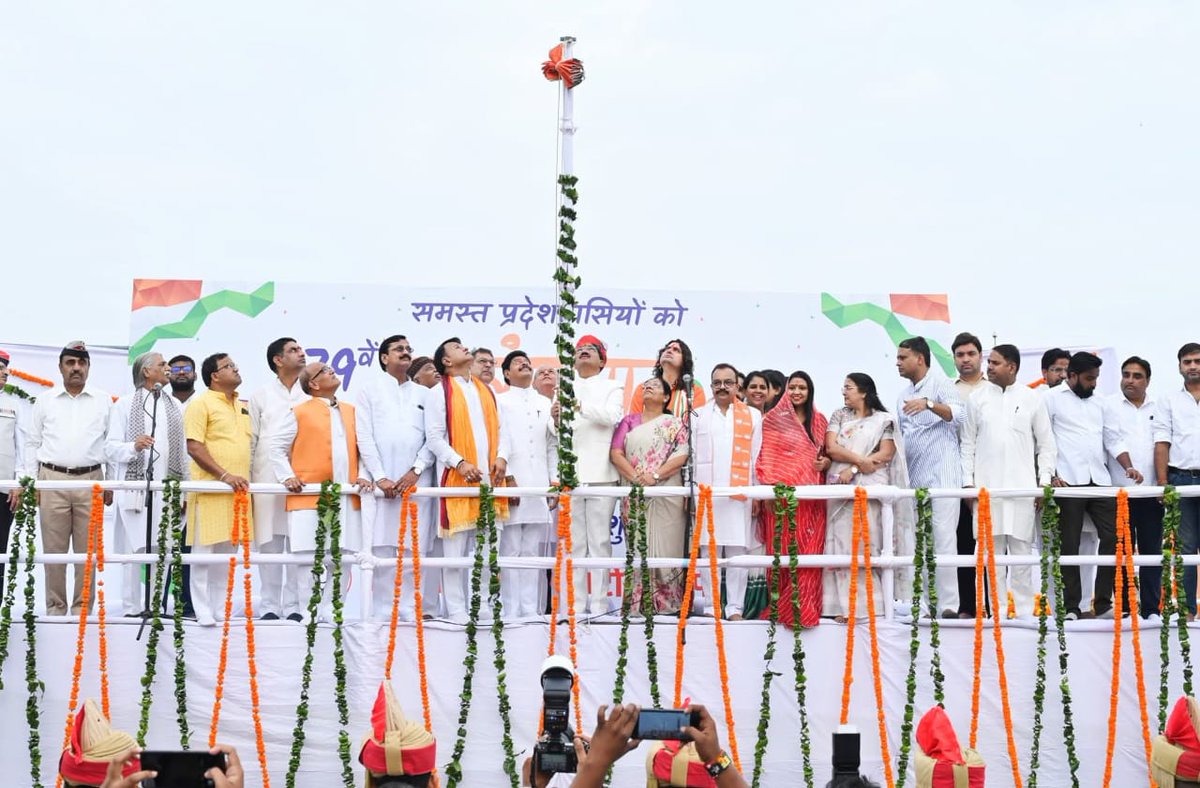 BjpAnubhav's tweet photo. बीते कई वर्षों की भांति इस वर्ष भी बड़ी चौपड़ पर आयोजित भव्य ध्वजारोहण कार्यक्रम में उपमुख्यमंत्री आदरणीय @DrPremBairwa जी भाईसाहब की गरिमामय उपस्थिति में, आदरणीय जयपुर शहर अध्यक्ष आदरणीय @bjpamitgoyal जी भाईसाहब के साथ उपस्थित रहा....

@BhajanlalBjp @Ra_THORe @madanrrathore https://t.co/5biDrSMvCu