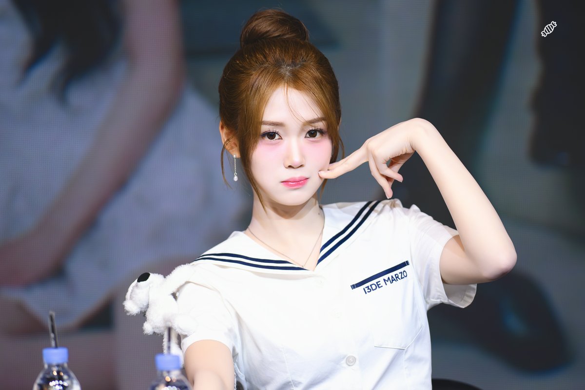 250808 팬사인회  

🫡

#tripleS #트리플에스 
#공유빈 #yubin 
#내최애_유빈이 
#내_최애_유빈이

<a href="/triplescosmos/">tripleS official</a>