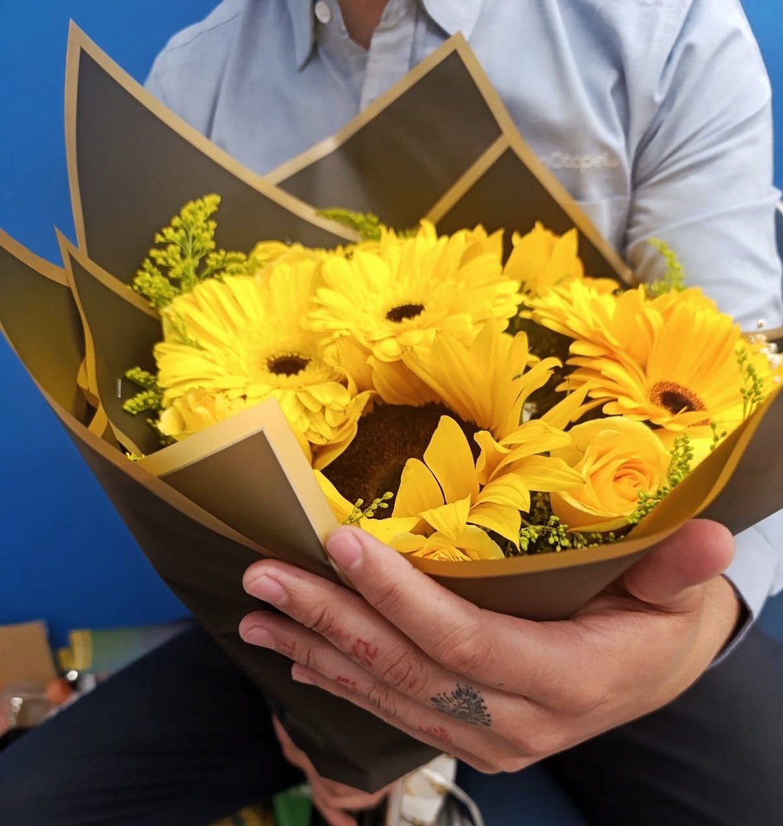juIIcaz's tweet photo. ni una sola vez tuve que decirle lo mucho que amaba las flores https://t.co/xXSqChwIFC