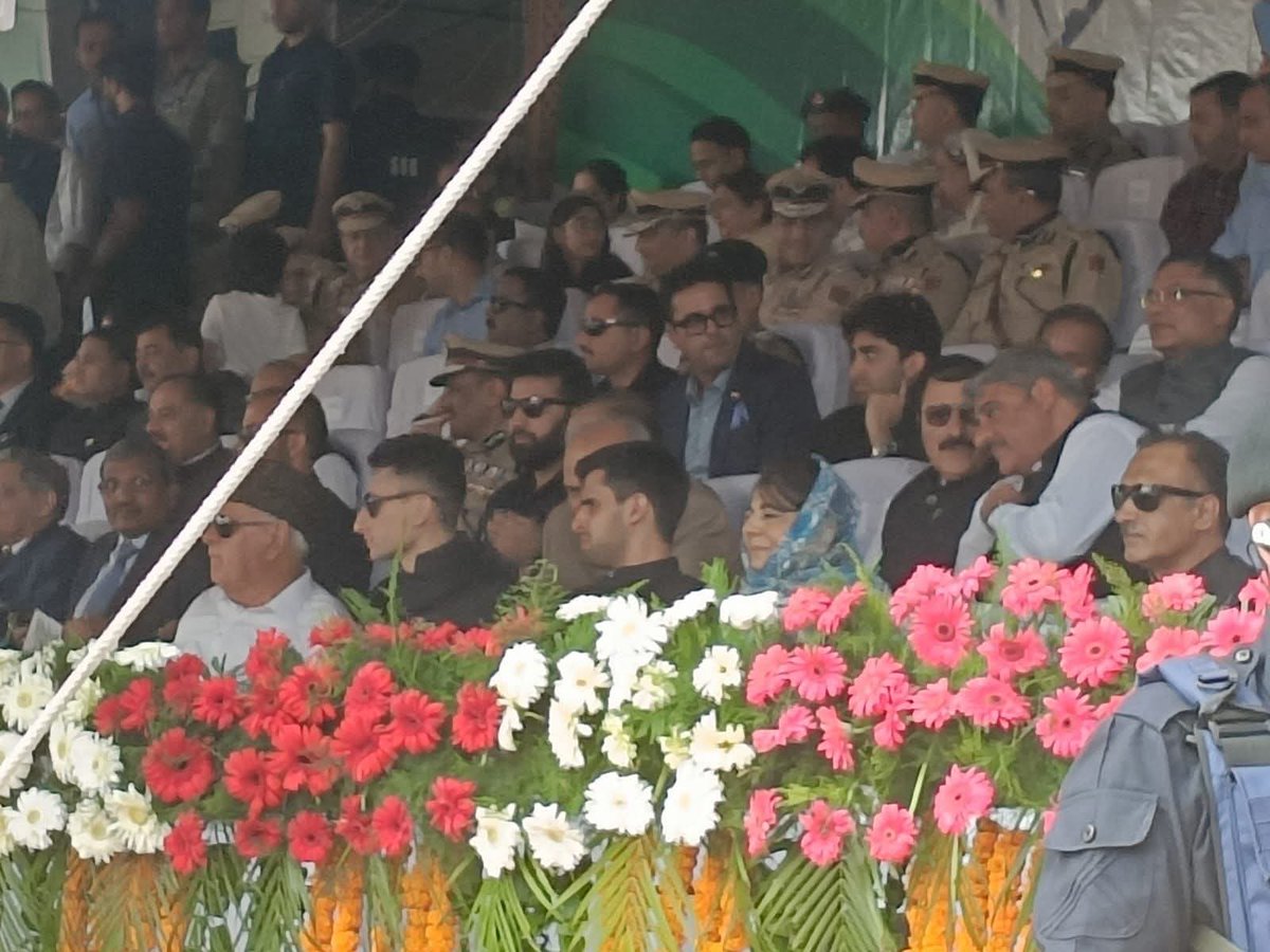 After six years of 'absence' (roshun), Farooq Abdullah, Mehbooba Mufti attend I-Day function at Baskhi Stadium in Srinagar. This function will be presided by CM Omar Abdullah. 
Is this acceptance of status quo  by these, particularly MM.