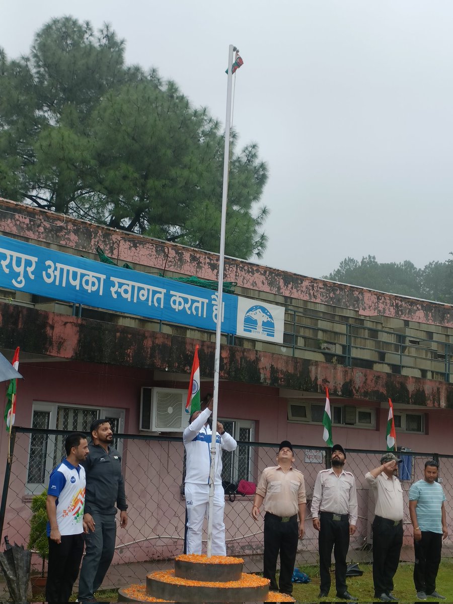 SaiHamirpur's tweet photo. **भारतीय खेल प्राधिकरण, राष्ट्रीय उत्कृष्टता केंद्र, हमीरपुर** में सभी खिलाड़ियों एवं कर्मचारियों ने आज़ादी की भावना के साथ **79वां स्वतंत्रता दिवस** उत्साह, एकता और देशभक्ति के माहौल में मनाया। कार्यक्रम में राष्ट्रीय ध्वज फहराया गया  **जय हिंद!**
  @saimedia @chandigarh_rc https://t.co/nGpT0ISEWO