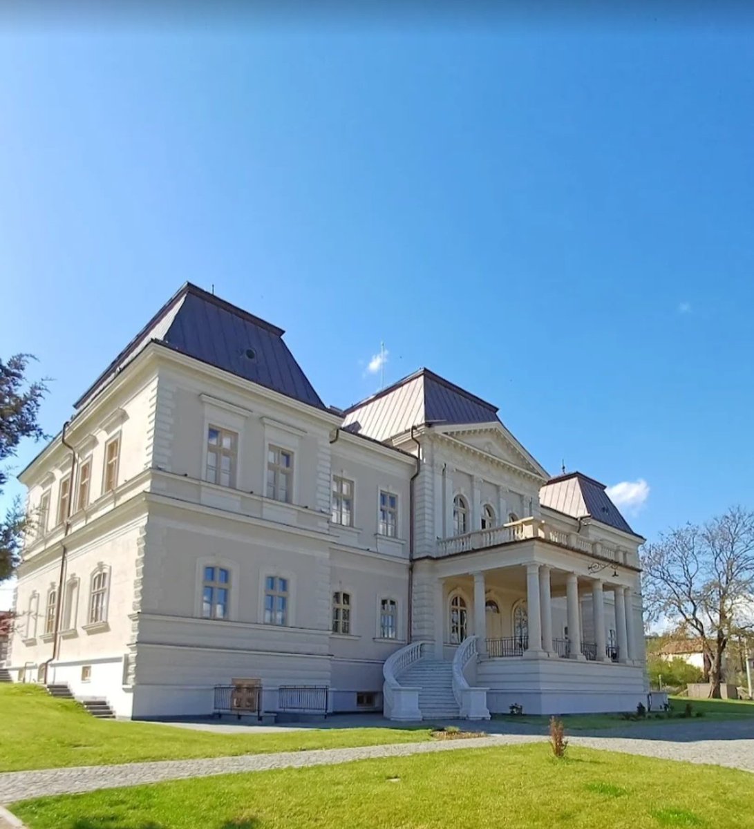 Travel_2Romania's tweet image. Castelului #Bánffy din Răscruci #Cluj,  
A fost proprietatea familiei Bánffy din 1405. Nu se cunosc date exacte despre construcția conacului anterior, dar se presupune că acesta datează din perioada baronului György Bánffy (1739 – 1805), cel care a fost comite de Dăbâca și Crasna