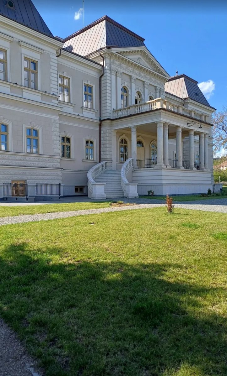 Travel_2Romania's tweet image. Castelului #Bánffy din Răscruci #Cluj,  
A fost proprietatea familiei Bánffy din 1405. Nu se cunosc date exacte despre construcția conacului anterior, dar se presupune că acesta datează din perioada baronului György Bánffy (1739 – 1805), cel care a fost comite de Dăbâca și Crasna