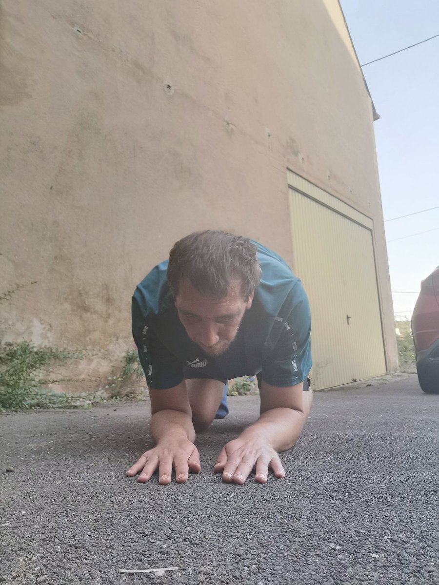 Photo entre 7h et 8h !

Position naturelle de votre soumis tel que vous l'exigez au quotidien ma Dona 😊