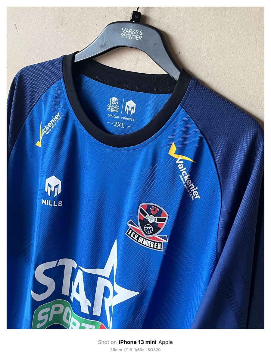 jersey Dender persembahan dr Mills, utk yg beruntung besok di pembukaan pameran “10 Tahun Berkarya”
-
minta doanya teman2 x, supaya besok lancar hehe. Ga kebayang, dr pameran yg tadinya online aja di website, trus lanjut jdi buku, trus lanjut lagi jadi pameran offline, dan semua