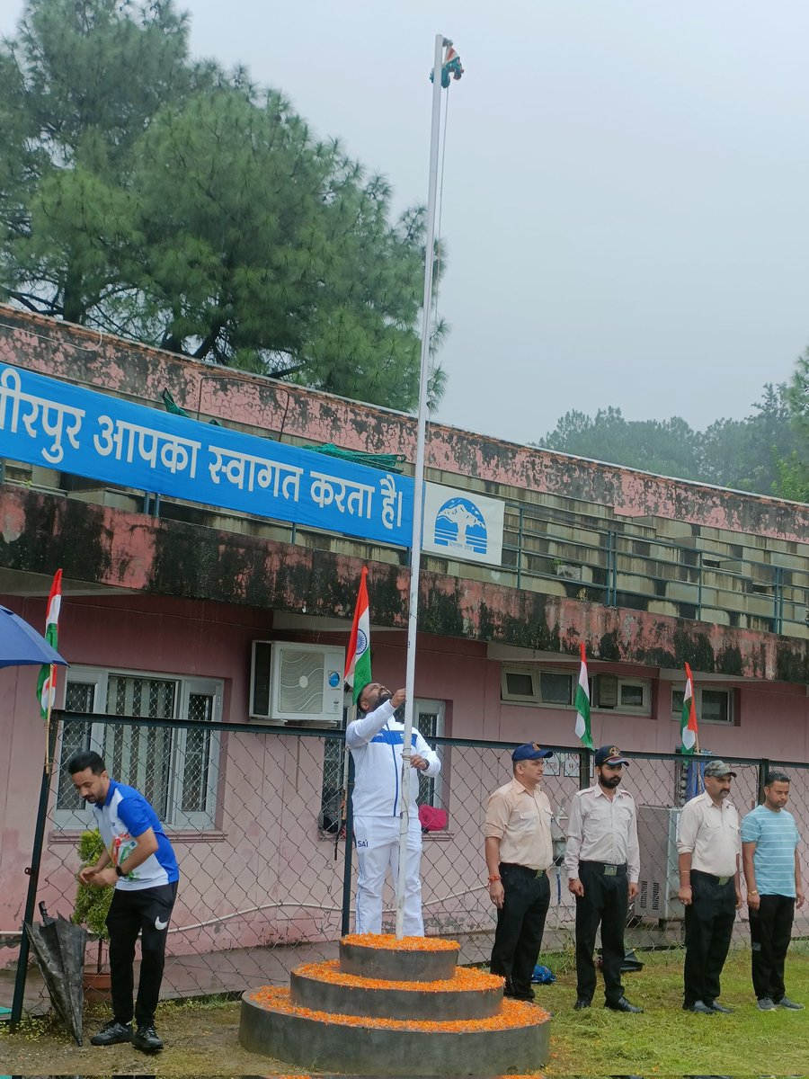 SaiHamirpur's tweet photo. **भारतीय खेल प्राधिकरण, राष्ट्रीय उत्कृष्टता केंद्र, हमीरपुर** में सभी खिलाड़ियों एवं कर्मचारियों ने आज़ादी की भावना के साथ **79वां स्वतंत्रता दिवस** उत्साह, एकता और देशभक्ति के माहौल में मनाया। कार्यक्रम में राष्ट्रीय ध्वज फहराया गया  **जय हिंद!**
  @saimedia @chandigarh_rc https://t.co/nGpT0ISEWO
