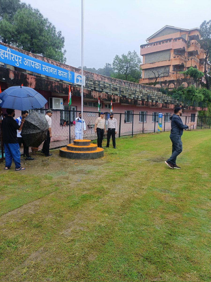 SaiHamirpur's tweet photo. **भारतीय खेल प्राधिकरण, राष्ट्रीय उत्कृष्टता केंद्र, हमीरपुर** में सभी खिलाड़ियों एवं कर्मचारियों ने आज़ादी की भावना के साथ **79वां स्वतंत्रता दिवस** उत्साह, एकता और देशभक्ति के माहौल में मनाया। कार्यक्रम में राष्ट्रीय ध्वज फहराया गया  **जय हिंद!**
  @saimedia @chandigarh_rc https://t.co/nGpT0ISEWO