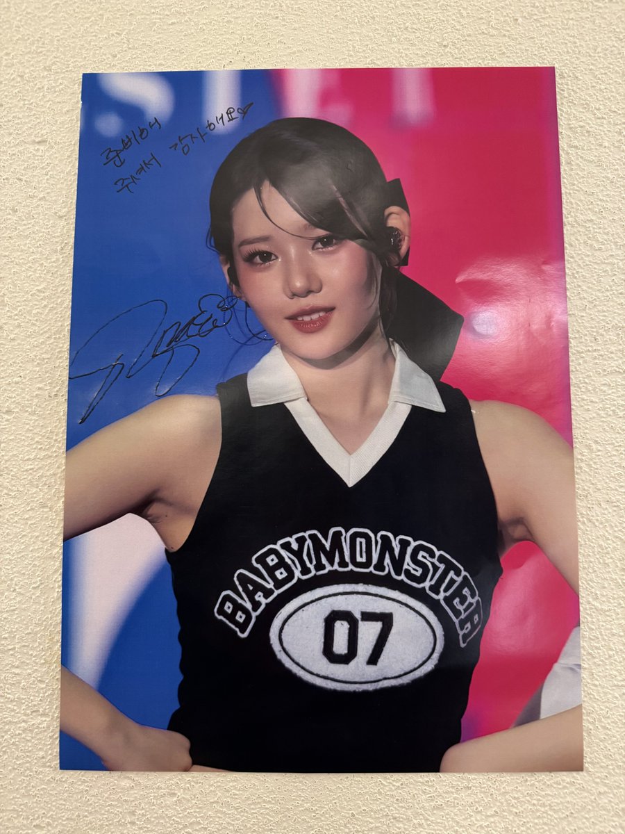 kake_BAEMON's tweet photo. 直接ロラにお祝いできて幸せでした😌
主催のみんな本当にありがとう、ロラペン会も楽しかった!!
#RORADIANTPRINCESSDAY
#아름다운_다인이_빛나는_날이야
#RORA #로라 #BABYMONSTER https://t.co/5RPx2x17Ny