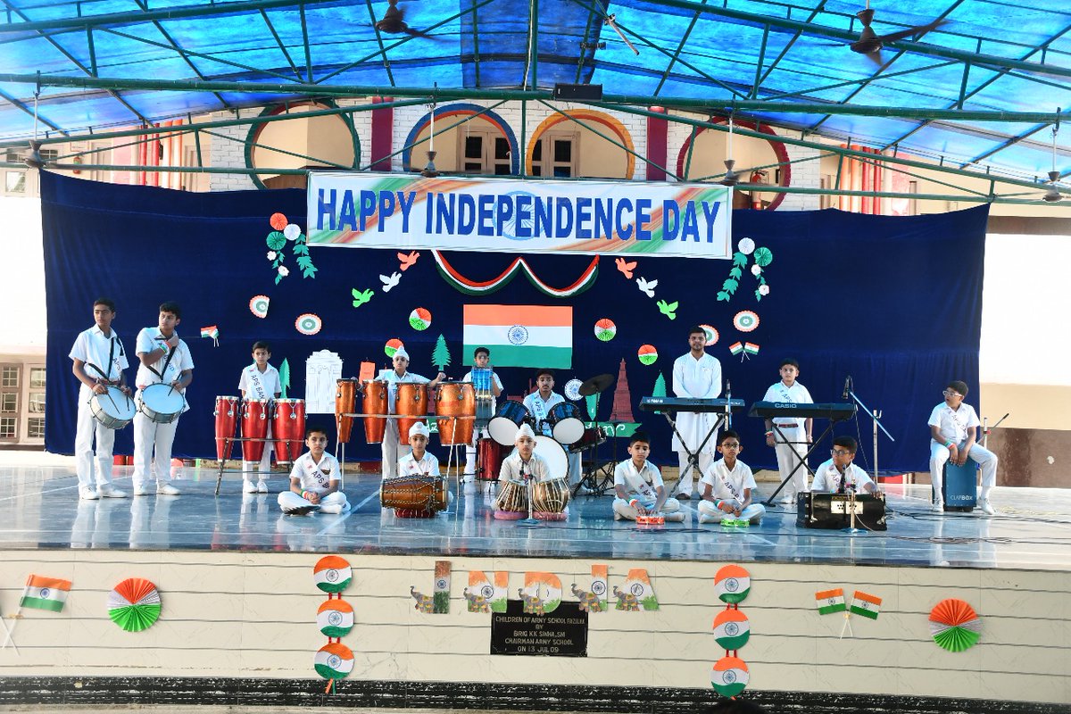 apsfazilka's tweet photo. 🇮🇳 Tricolour soaring high, melodies weaving patriotism, and dances narrating tales of valour — our #IndependenceDay celebration at APS Fazilka was a symphony of pride, culture, and unity. A heartfelt salute to the heroes who gifted us freedom. Jai Hind! ✨🕊 https://t.co/mhYJNNv3dv