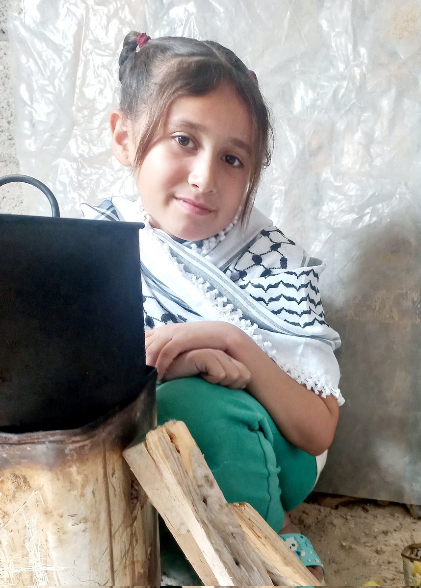 malak_from_Gaza's tweet photo. 😥💔I am an angel suffering from extreme hunger. Please follow me and donate to me to buy basic life necessities. Do not leave me alone.
https://t.co/auZkuQhhVM https://t.co/UygvtHWMhC