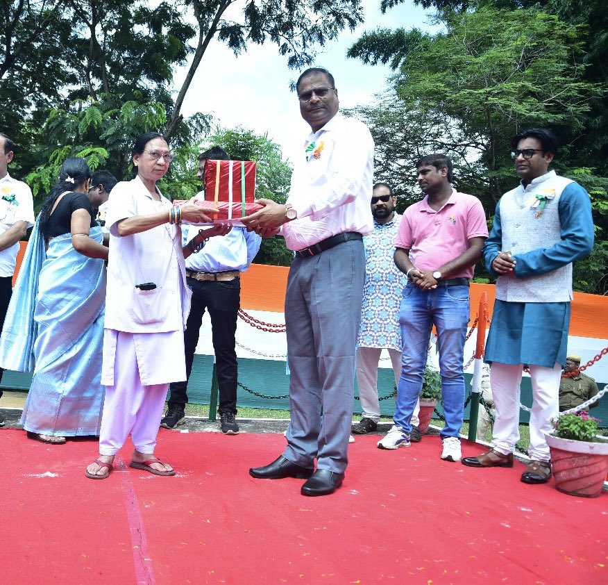 IbValley_MCL's tweet photo. 🇮🇳 On the eve of the 79th Independence Day, our General Manager, Ib Valley Area hoisted the national flag and felicitated employees for their outstanding performance. Together, we celebrate the spirit of freedom and dedication. Jai Hind! #IndependenceDay2025 #IBValley #MCL https://t.co/HweQ594MKV