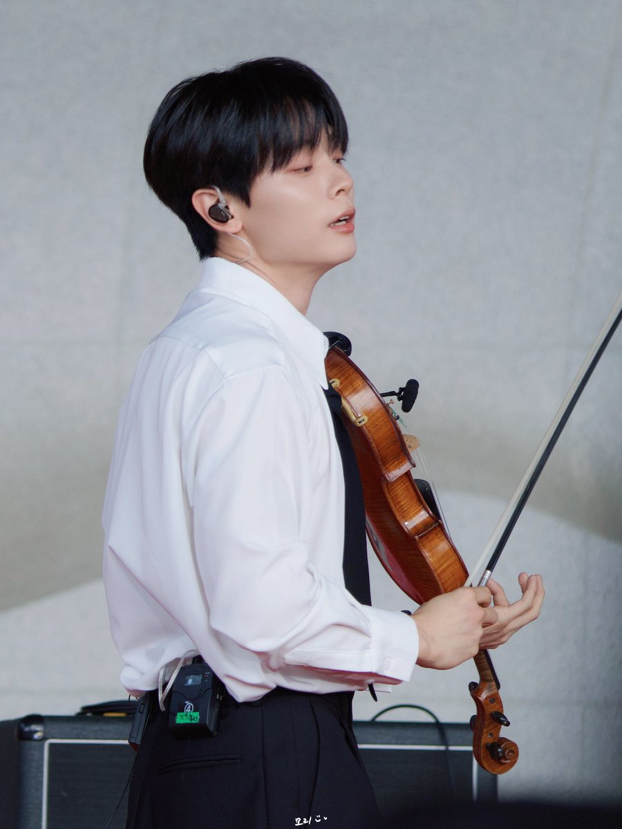 molili_200508's tweet photo. 250815 겨레의 빛 #신예찬

오늘의 느좋 바이올리니스트 💕 https://t.co/JIDRfdwoC3