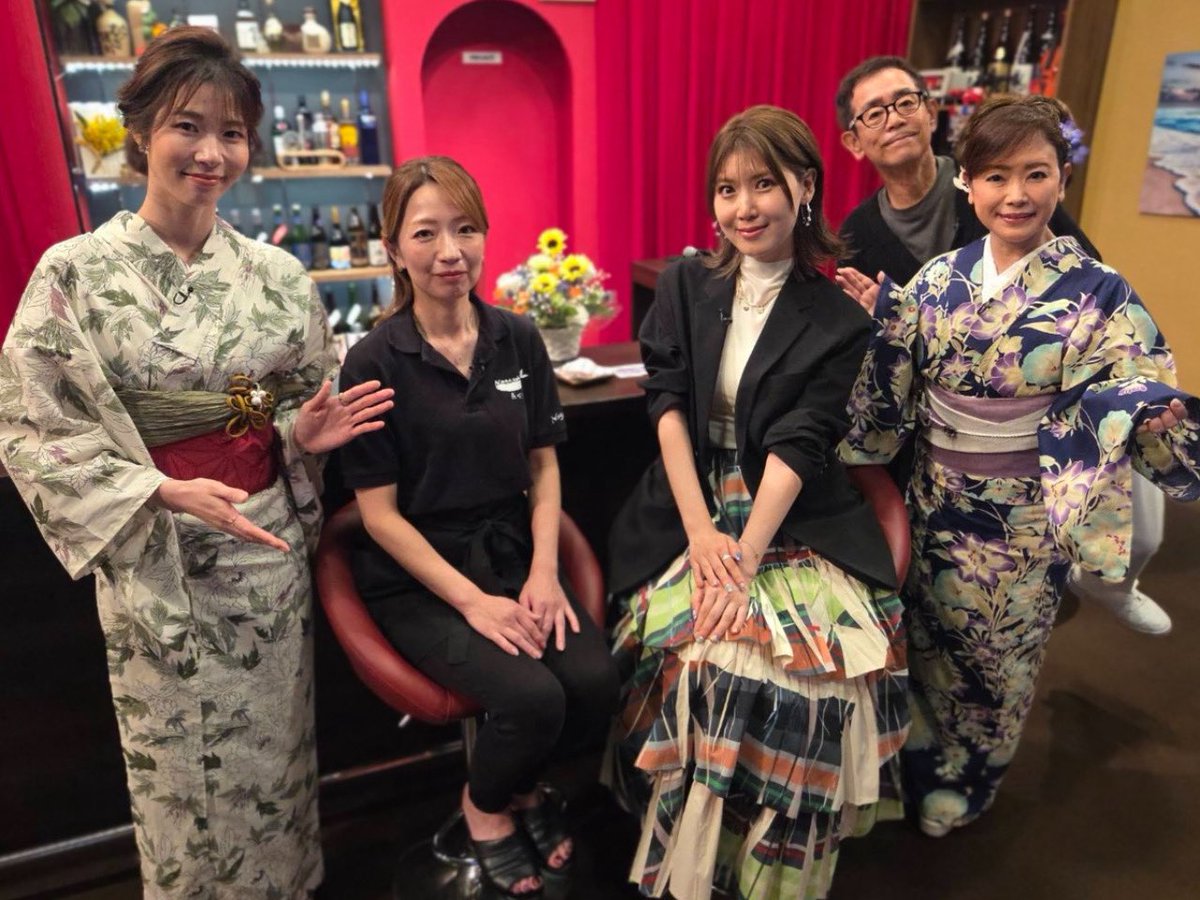 D31Ari's tweet photo. 『トークと歌とものまね酒場〜トゥーモ』

昨夜のゲストは #おかゆ 様🎸
ギターを弾きながら歌う姿がかっこよかった！

#千葉テレビ
毎週木曜日21:00〜放送中⚡︎
TVerでも配信中です😌 https://t.co/BxgjbkTjaK