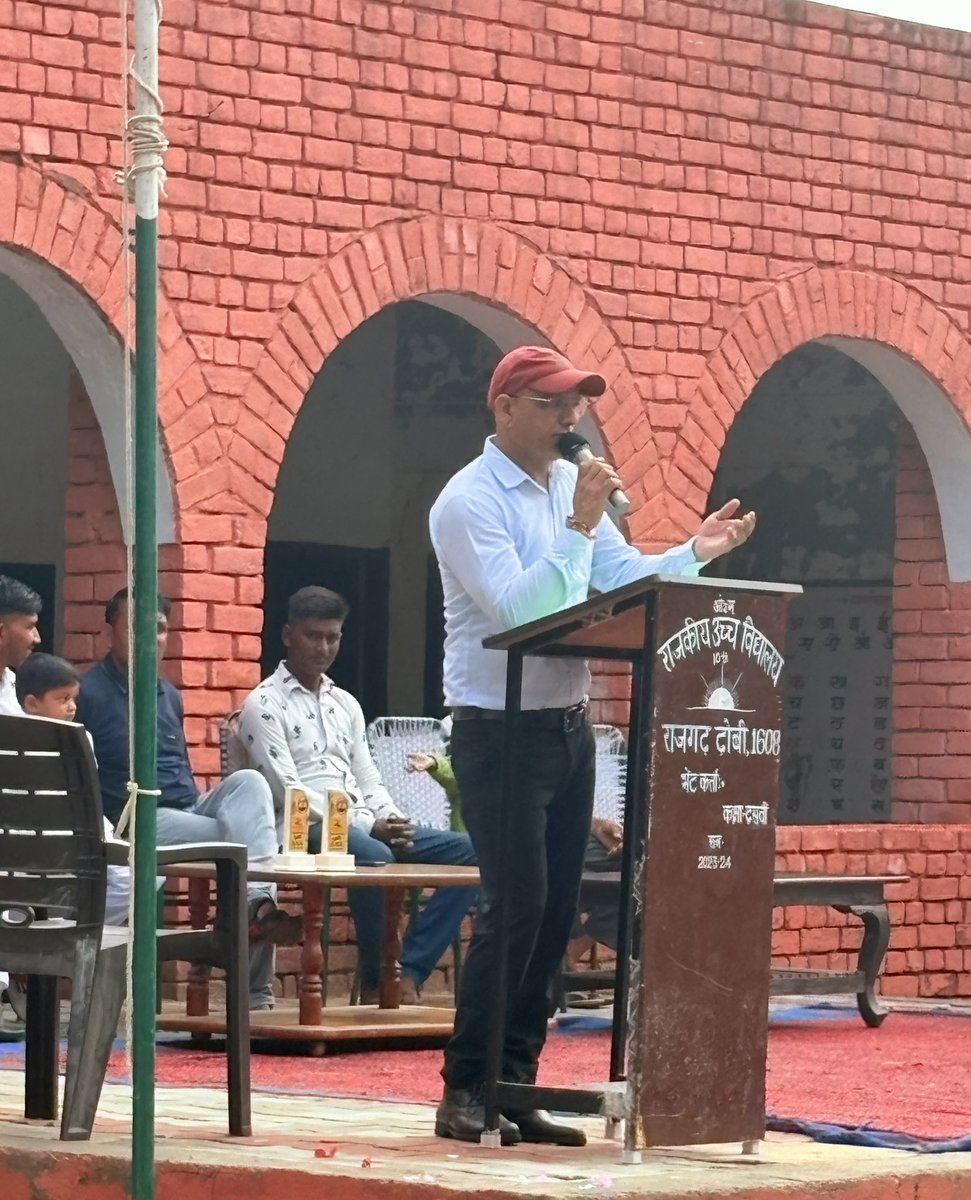 *लहू* देकर *तिरंगे* की… *बुलंदी* को *संवारा* है
*फ़रिश्ते* तुम *वतन* के हो… तुम्हें *सजदा* हमारा है #HappyIndependenceDay #LSN #IndependenceDay