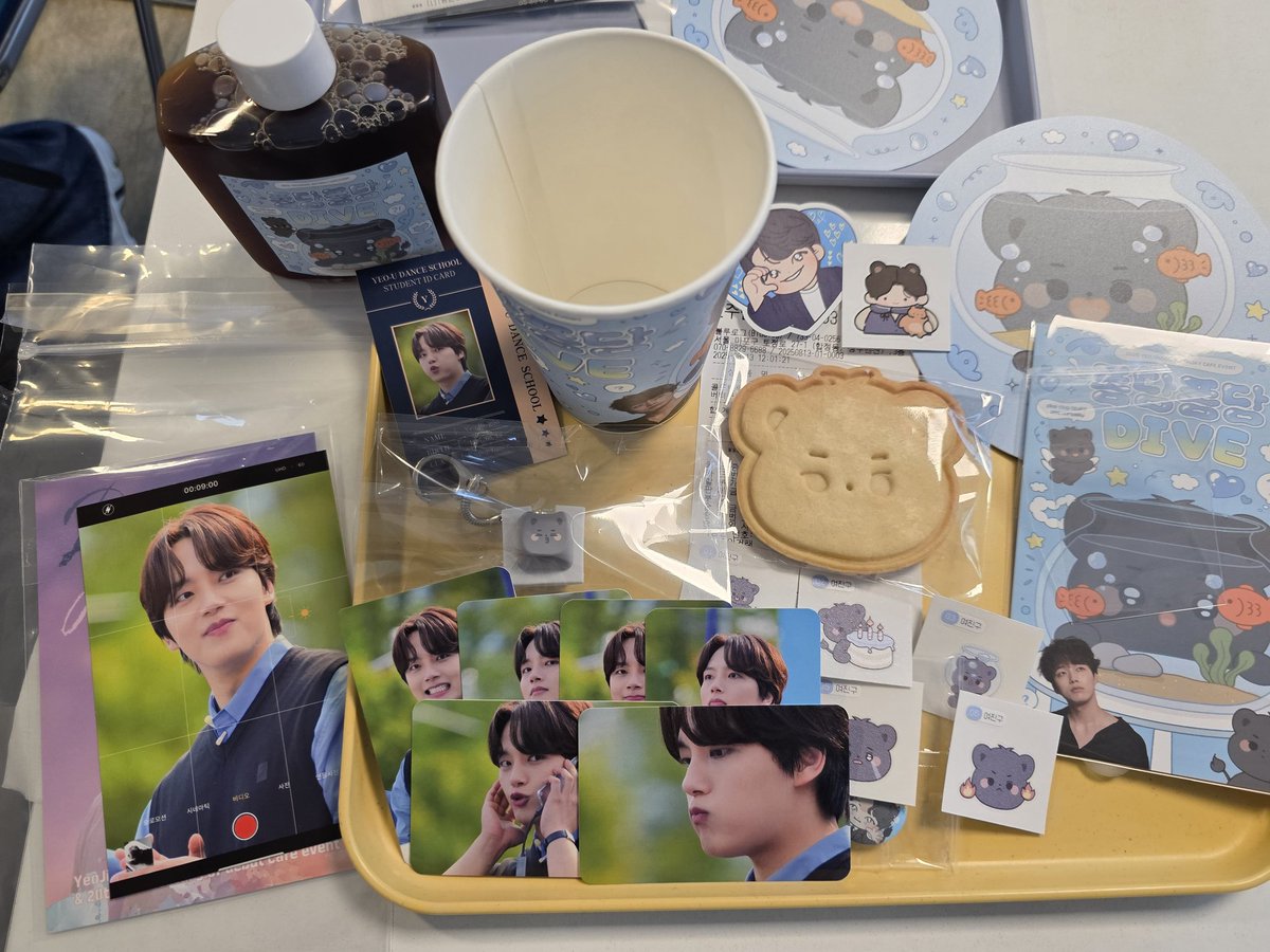 예쁜 진구 사진과 블랙 심바가 너무 귀여웠던 생일 카페, 올해도 수고하셨습니다.
#해삐진구데이 #퐁당퐁당_DIVE