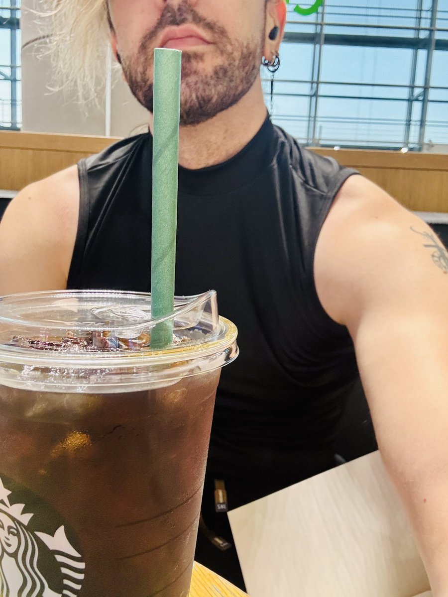 ItsPixelArk's tweet photo. Early plane = big coffee https://t.co/fjmVQMam0L
