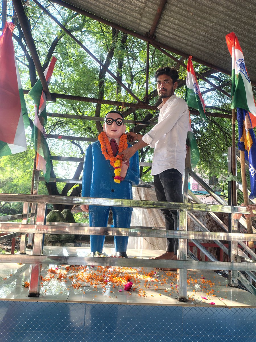 Ajad_Maneesh's tweet photo. ना सरकार मेरी है,
ना रौब मेरा है,
ना ही बड़ा सा नाम मेरा है।
मुझे बस एक छोटी सी बात का अभिमान है,
मैं हिंदुस्तान का हूं और हिंदुस्तान मेरा है।
15 अगस्त 2025 
79 स्वतंत्रता दिवस पर सभी को हार्दिक बधाइयां.........!!🇮🇳🇮🇳🇮🇳🇮🇳🇮🇳 https://t.co/rJwzyWMuxk