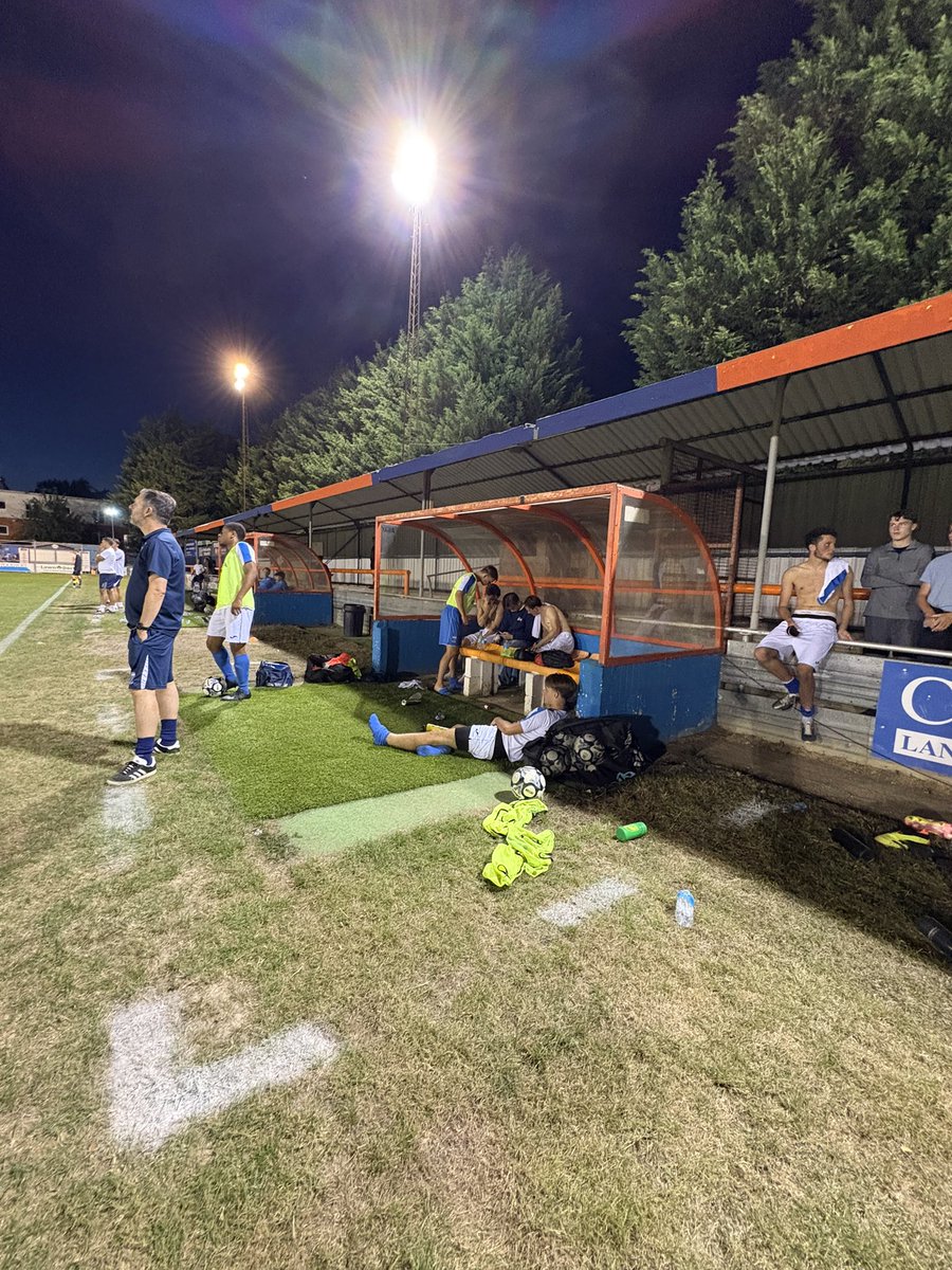 StanstedU18's tweet photo. A great performance from all of the boys tonight. A 3-1 win against a decent @braintreetownu18. Can’t wait until Tuesday when our season starts!! 

⚽️Joe Manchett
⚽️⚽️ Sammy Richards

#stanstedfc_u18s #stanstedfc 
#airportarmy🔵✈️ https://t.co/XRCGibX2dN