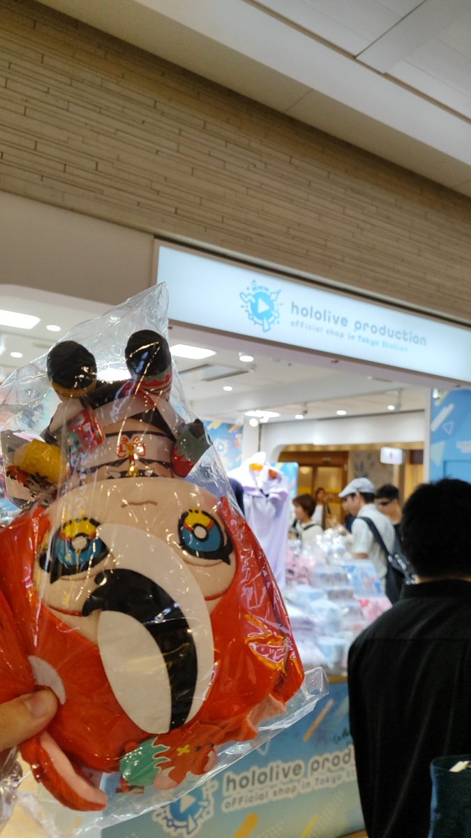 I got an upside down plushie from hololive store Tokyo station!!!

Finally I can join in yeet the bae! #TeleBAE