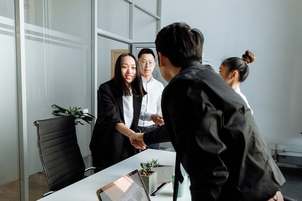 At Swinburne Sarawak, WIL counts as credit for two electives, giving you 12 weeks of meaningful industry experience and networks employers value.

Read more in our SwinSights blog 👉🏼 bit.ly/4mh23xN

#swinburnesarawak #swinsights #workintegratedlearning