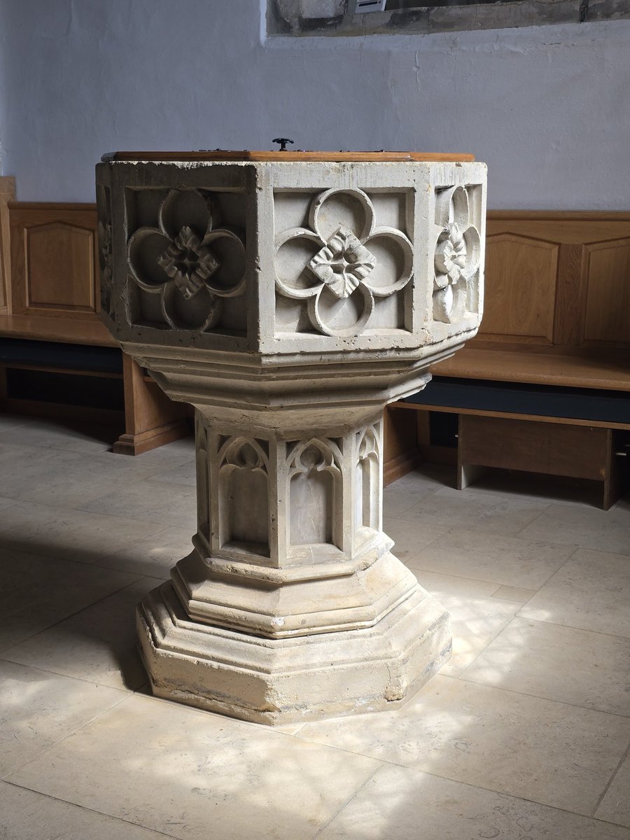 garethje60's tweet image. #FontsOnFriday
Holy Trinity Church, #Weston, #Herts

achurchnearyou.com/church/7924/

Octagonal 15th Century moulded font.