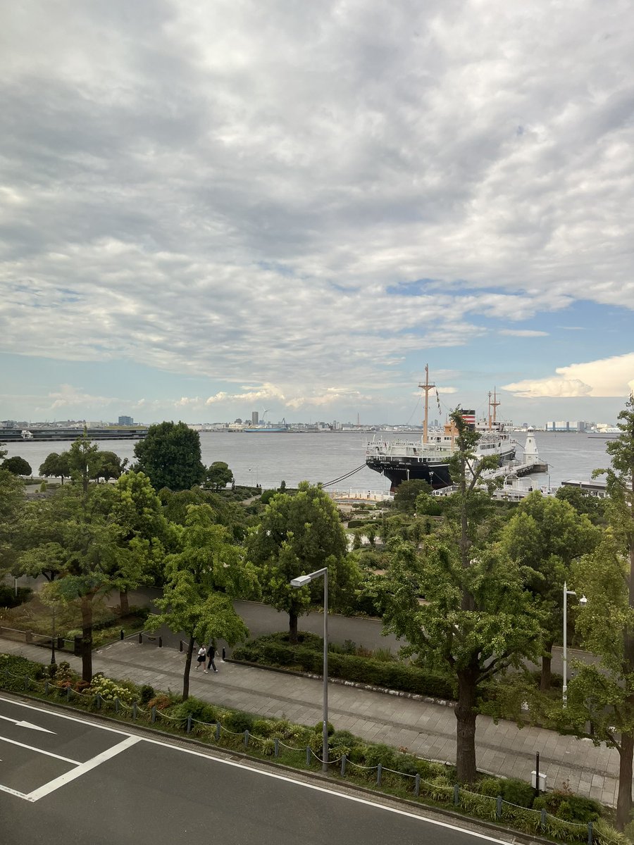 yukyukyukz's tweet image. 港⚓️欲をいえばもう少し高層階がよかったけど眺めよし！